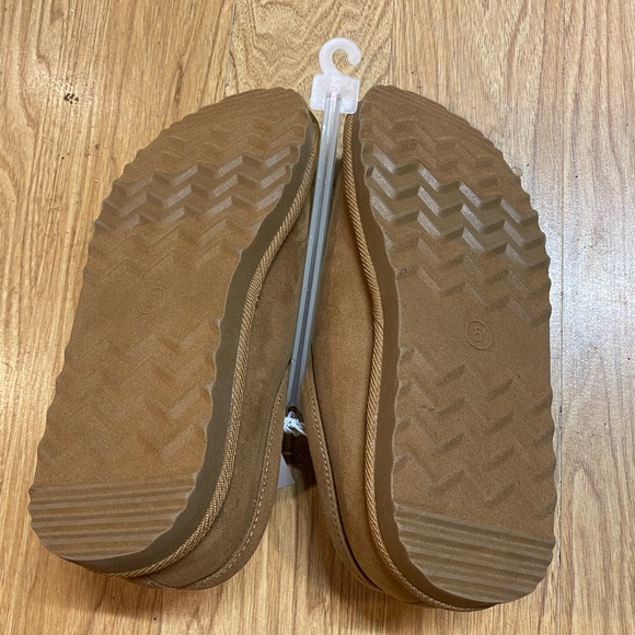 Cat & Jack Tan Kids Slippers - Picture 4 of 4